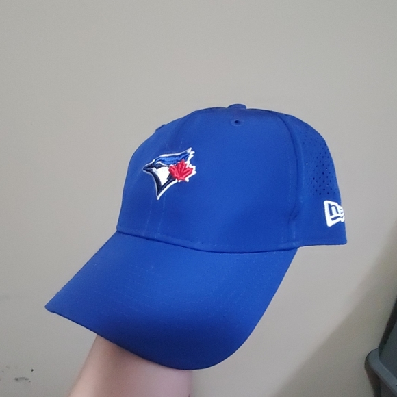 Hat - Picture 1 of 4